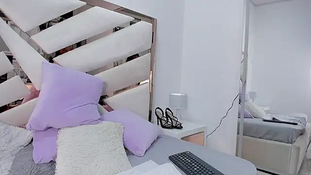 Naughty  Mom online show from 8, 2, 2025