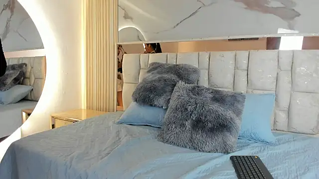 Naughty  Mom online show from 7, 4, 2026