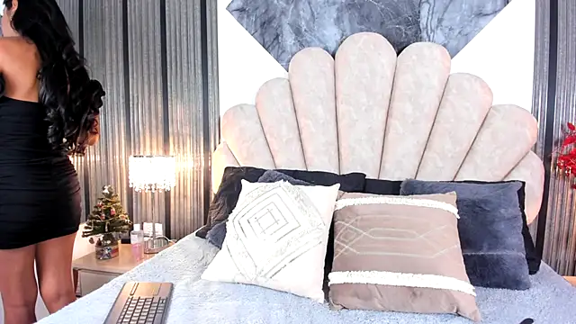 Snapshot of Naughty__Mom chatting on 16, 12, 2025 Naughty Mom online show from 16, 12, 2025