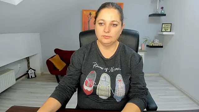 LollaGirl online show from 14, 11, 2025