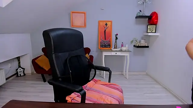 LollaGirl online show from 10, 3, 2026