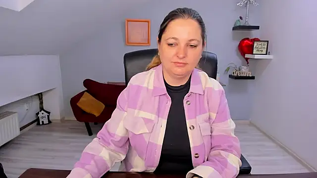 LollaGirl online show from 26, 3, 2026