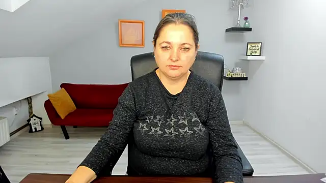 LollaGirl online show from 15, 12, 2025