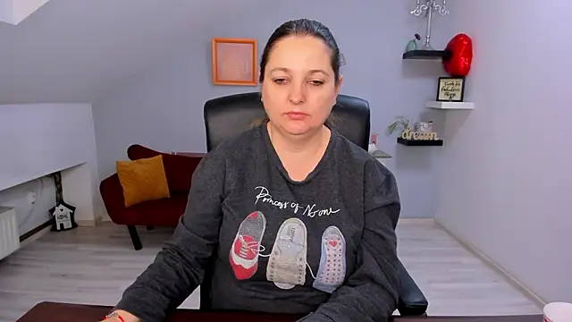 LollaGirl online show from 4, 3, 2026