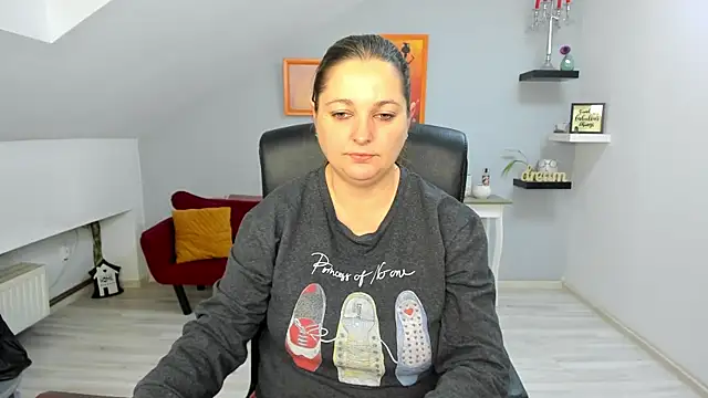 LollaGirl online show from 23, 12, 2025