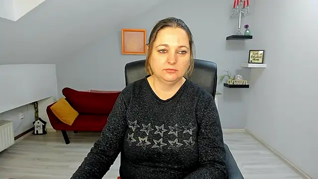 LollaGirl online show from 6, 2, 2026