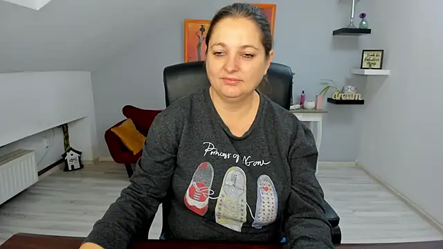 LollaGirl online show from 13, 11, 2025