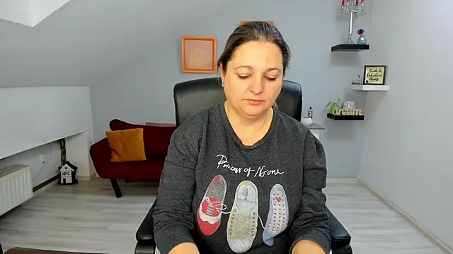 LollaGirl online show from 9, 1, 2026