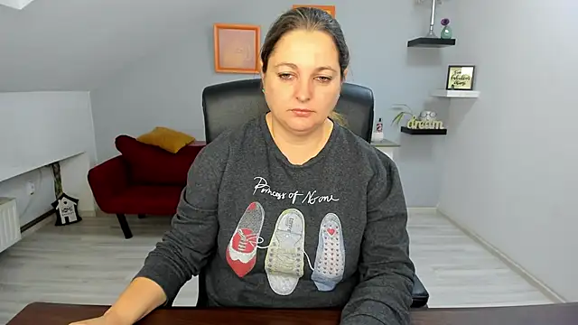 LollaGirl online show from 19, 12, 2025