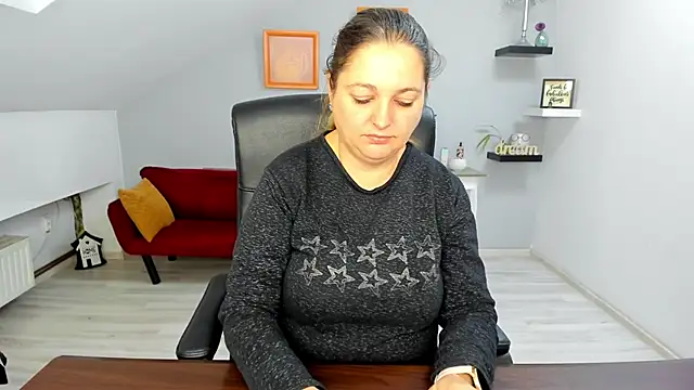 LollaGirl online show from 16, 12, 2025