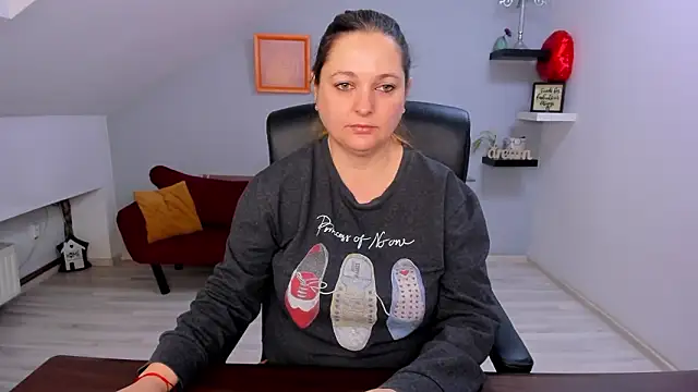 LollaGirl online show from 6, 3, 2026