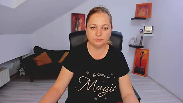 Snapshot of LollaGirl chatting on 12, 6, 2026 LollaGirl online show from 12, 6, 2026