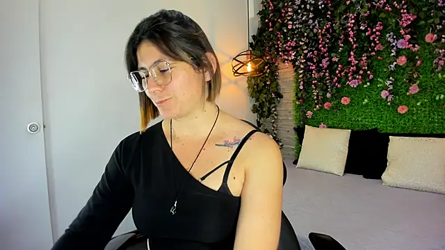 SarahDeyvis online show from 28, 11, 2025