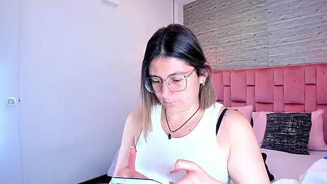 SarahDeyvis online show from 13, 9, 2025