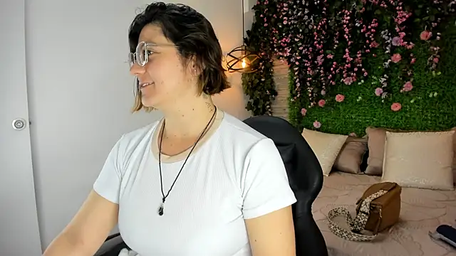 SarahDeyvis online show from 2, 12, 2025