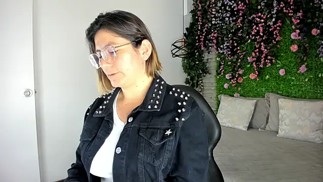 SarahDeyvis online show from 9, 1, 2026