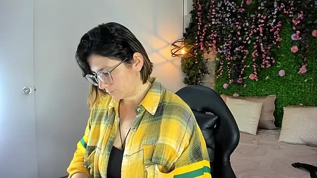 SarahDeyvis online show from 16, 12, 2025