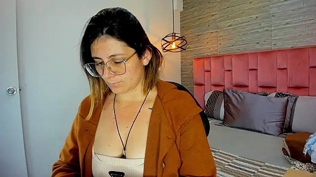 SarahDeyvis online show from 28, 10, 2025