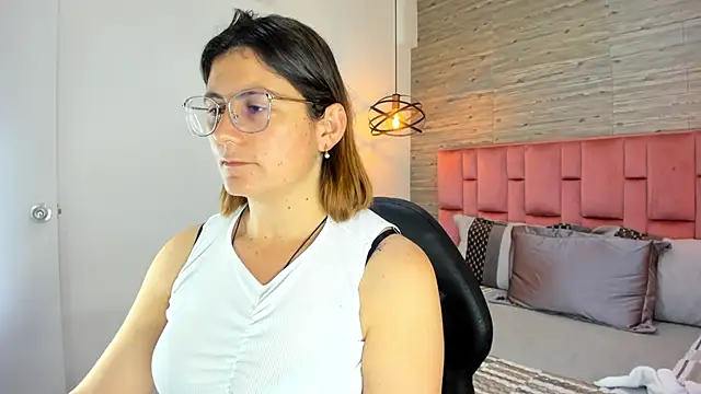 SarahDeyvis online show from 6, 10, 2025