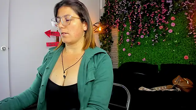 SarahDeyvis online show from 4, 11, 2025