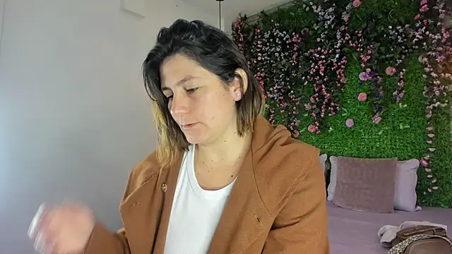 SarahDeyvis online show from 23, 2, 2026