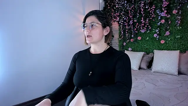 SarahDeyvis online show from 2, 12, 2025