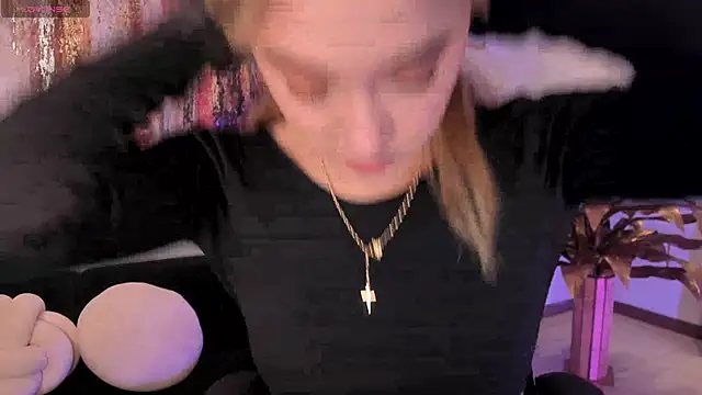 EveBensonX online show from 5, 11, 2025