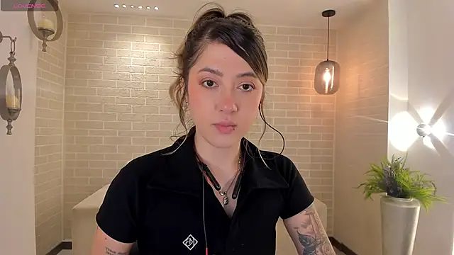 Snapshot of EveBensonX chatting on 7, 6, 2026 EveBensonX online show from 7, 6, 2026