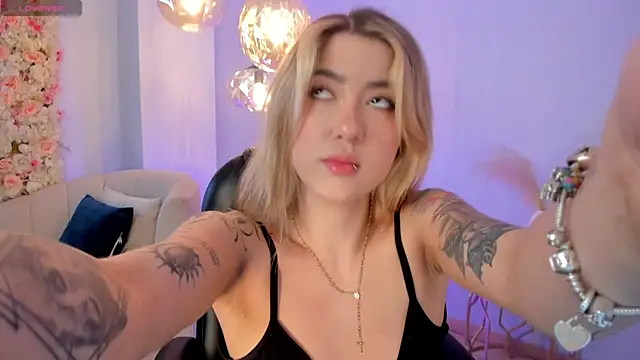 EveBensonX online show from 26, 10, 2025