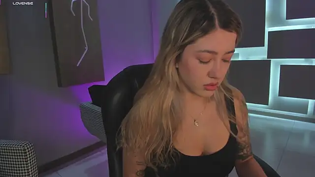 EveBensonX online show from 15, 12, 2025