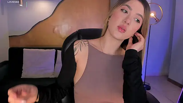 EveBensonX online show from 6, 10, 2025