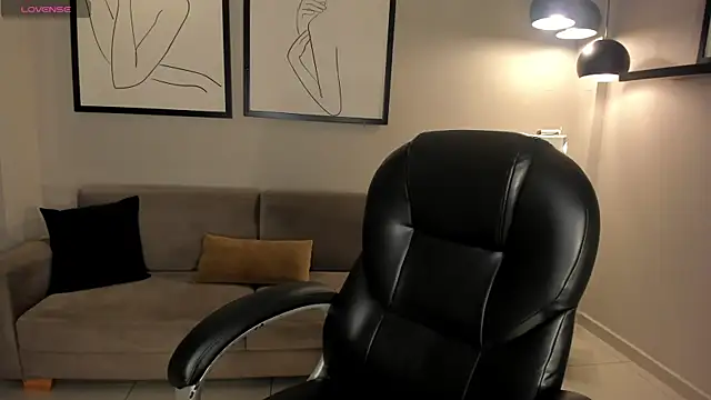 Snapshot of EveBensonX chatting on 8, 7, 2026 EveBensonX online show from 8, 7, 2026