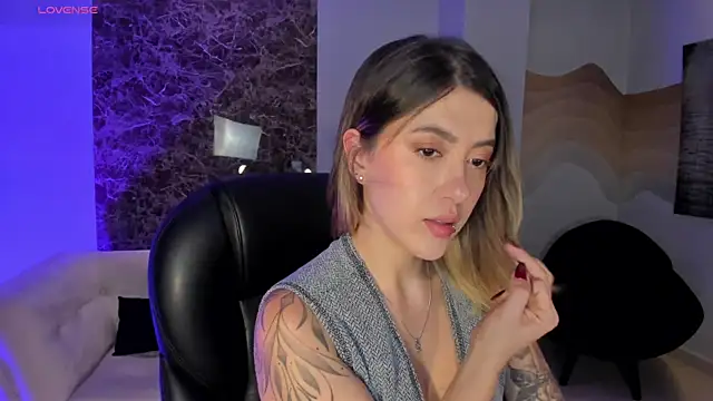 Snapshot of EveBensonX chatting on 25, 6, 2026 EveBensonX online show from 25, 6, 2026