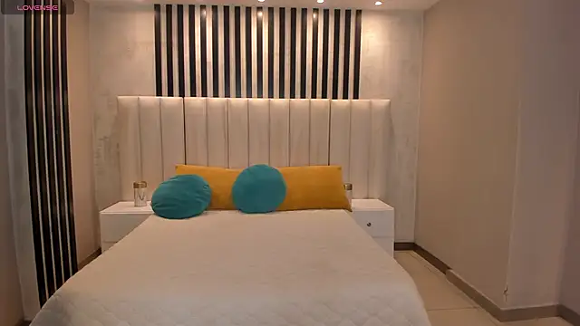 EveBensonX online show from 10, 4, 2026