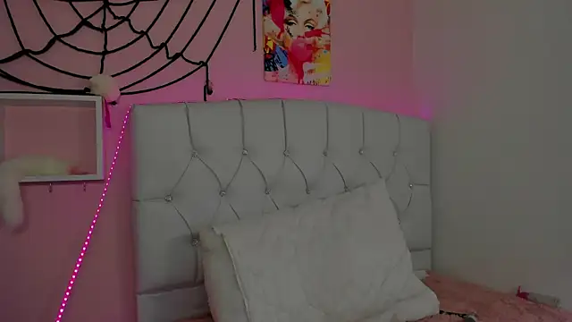 18candys online show from 20, 10, 2025