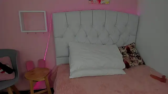 18candys online show from 18, 2, 2025