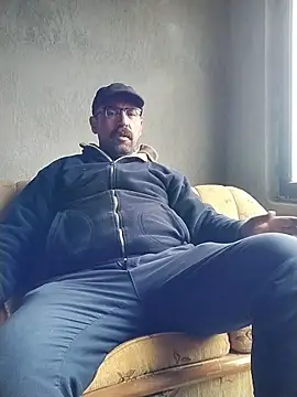 masculine bear daddy online show from 4, 12, 2025