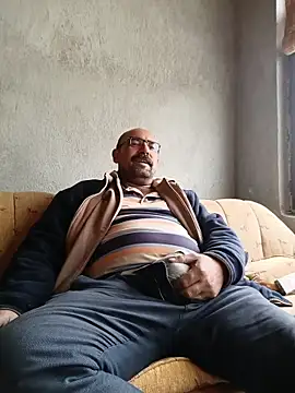 masculine bear daddy online show from 5, 12, 2025