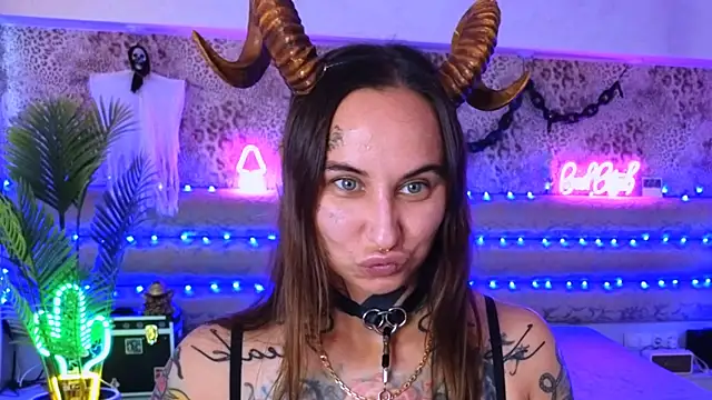 Cool Freak  online show from 22, 9, 2025