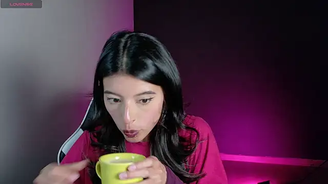 Snapshot of NanaRott chatting on 13, 7, 2026 NanaRott online show from 13, 7, 2026