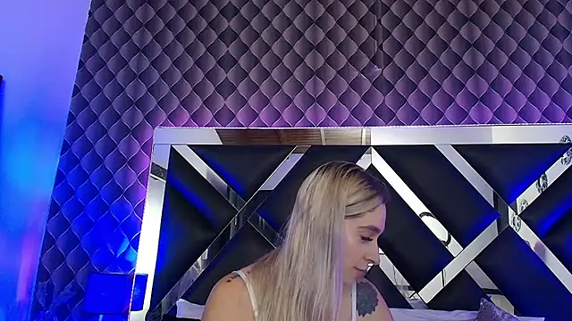 victoriaa lee  online show from 20, 11, 2025