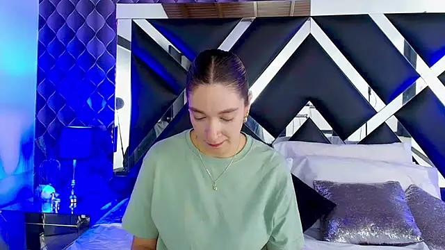 victoriaa lee  online show from 18, 3, 2025