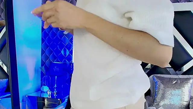 victoriaa lee  online show from 6, 3, 2025