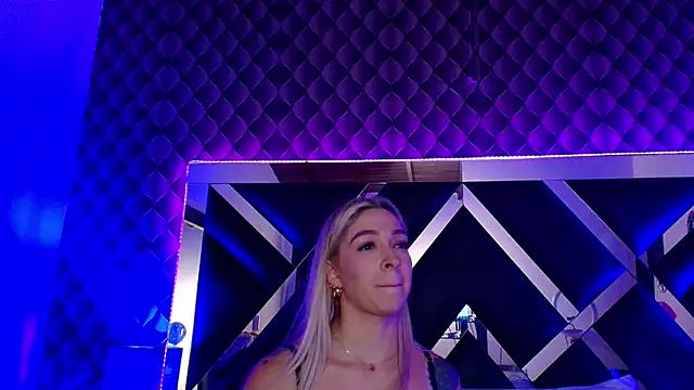 victoriaa lee  online show from 4, 10, 2025