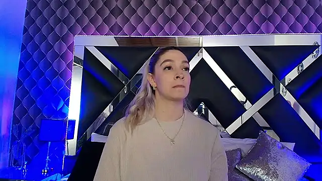 victoriaa lee  online show from 18, 11, 2025