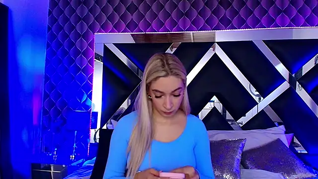 victoriaa lee  online show from 12, 10, 2025