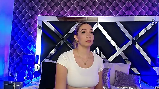 victoriaa lee  online show from 24, 10, 2025