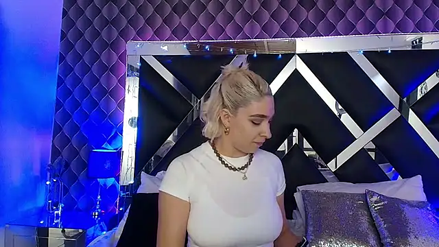 Snapshot of victoriaa_lee_ chatting on 18, 7, 2026 victoriaa lee online show from 18, 7, 2026