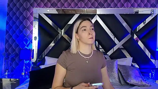 victoriaa lee  online show from 8, 5, 2026