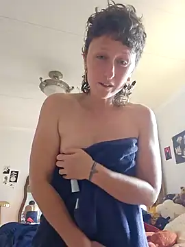 mossy kiss online show from 13, 12, 2024